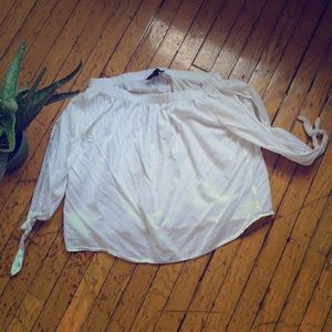 Forever 21 Off the Shoulder Blouse ✨2 for $10✨